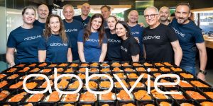 Οι άνθρωποι της AbbVie γίνονται μια ‘αλυσίδα φροντίδας’ για την κοινωνία